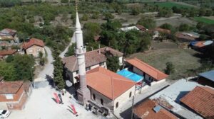 120 yıllık tarihi camide yeniden ezan sesi