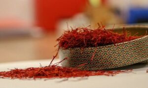 150 bin çiçekten üretiliyor: 1 kilosu 80 bin lira…