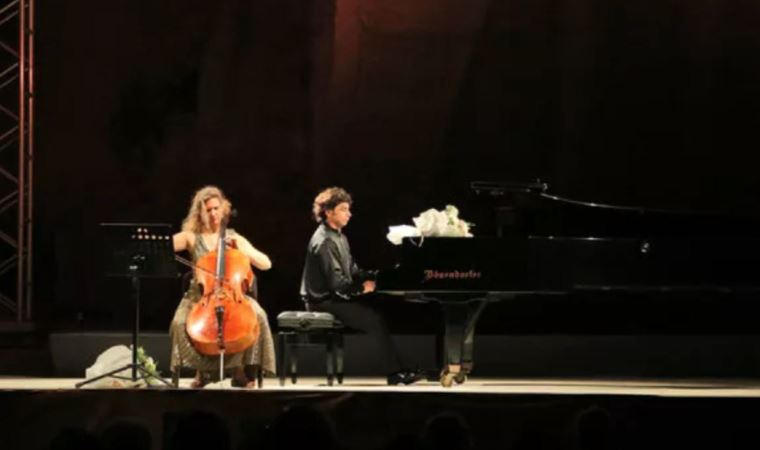 19. Uluslararası Gümüşlük Müzik Festivali’nde Ophelie Gaillard ve Atakan Sarı konser verdi