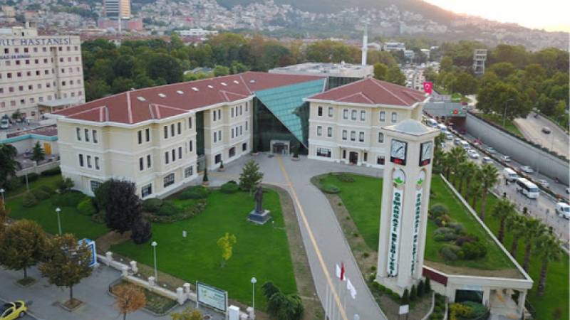AKP’li belediye daha evvel Ensar Vakfı’na tahsis ettiği tarihi binayı 10 yıllığına fiyatsız olarak İHH’ye vermiş