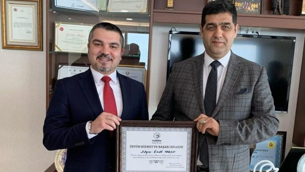 Ankara Bölge Yönetim Mahkemesi Lideri Esat Toklu, iş insanlarından ‘üstün hizmet’ dokümanı almış