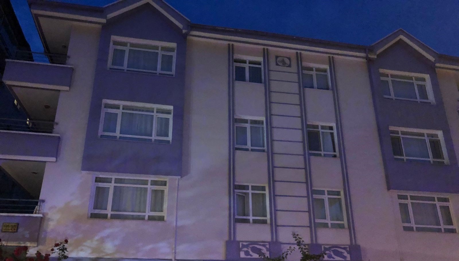 Ankara’da temeli hasar gören ve otoparkı çöken 3 katlı apartman tahliye edildi