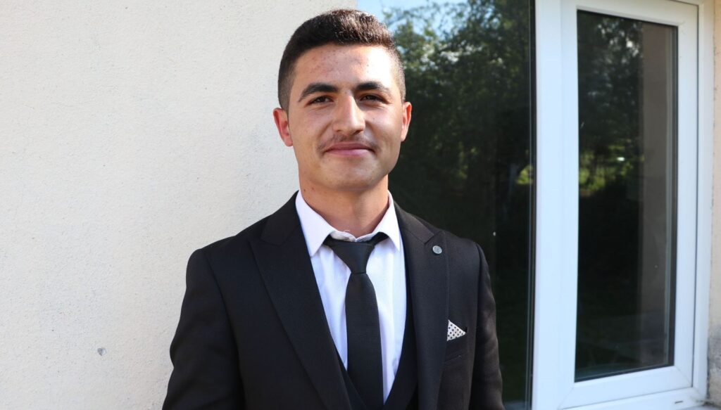 Bir ay evvel 18 yaşına girdi, muhtar seçildi