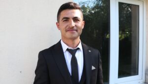 Bir ay evvel 18 yaşına girdi, muhtar seçildi