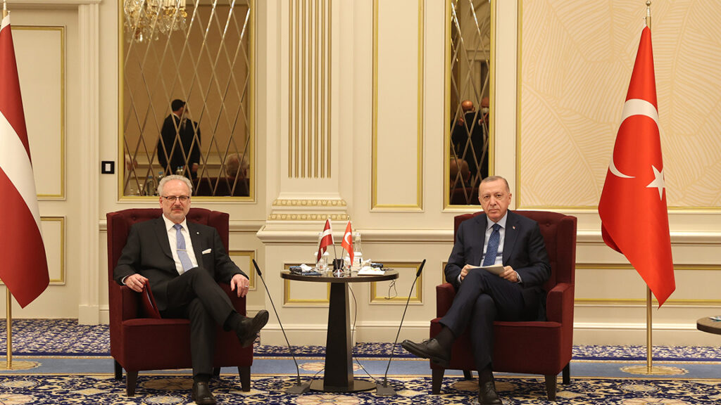 Cumhurbaşkanı Erdoğan, Letonya Cumhurbaşkanı Levits ile bir ortaya geldi