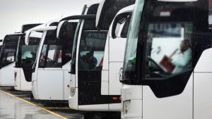 Dinlenme tesisinde otobüsün kendisini beklemeden gittiğini görünce kötüleşip hayatını yitirdi