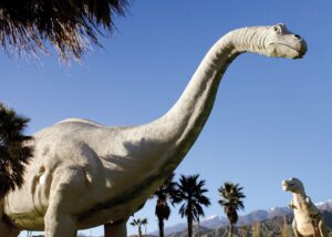 Dünyanın en büyük dinozorlarından biri keşfedildi: Uzunluğu yaklaşık 30 metre, yükü 67 ton