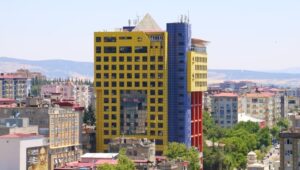 “Dünyanın en saçma binasının” yıkılacağı tarih muhakkak oldu