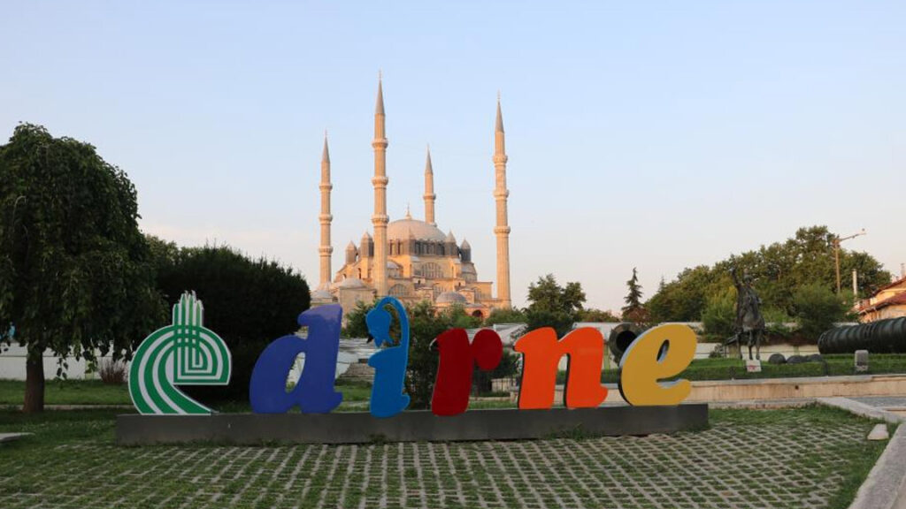 Erdoğan talimat verdi: Selimiye Meydanı düzenlenecek; 16 iş yerine tebligat gönderildi