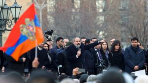 Ermenistan’da erken seçim: Paşinyan’ın partisi önde götürüyor
