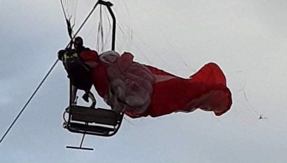 Fethiye’de paraşüt telesiyej sınırına dolandı