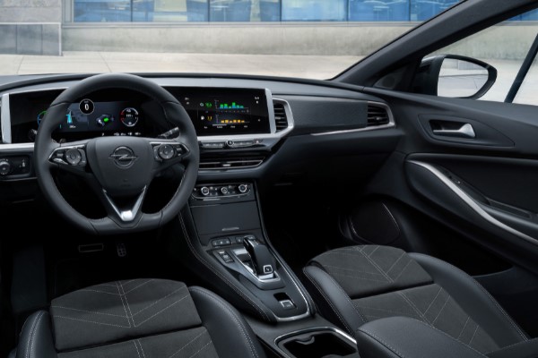 Güçlü tasarım, dijital kokpit ve yüksek teknoloji