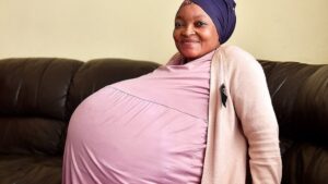 Güney Afrika’da bir annenin tek doğumda 10 bebek dünyaya getirdiği tez edildi