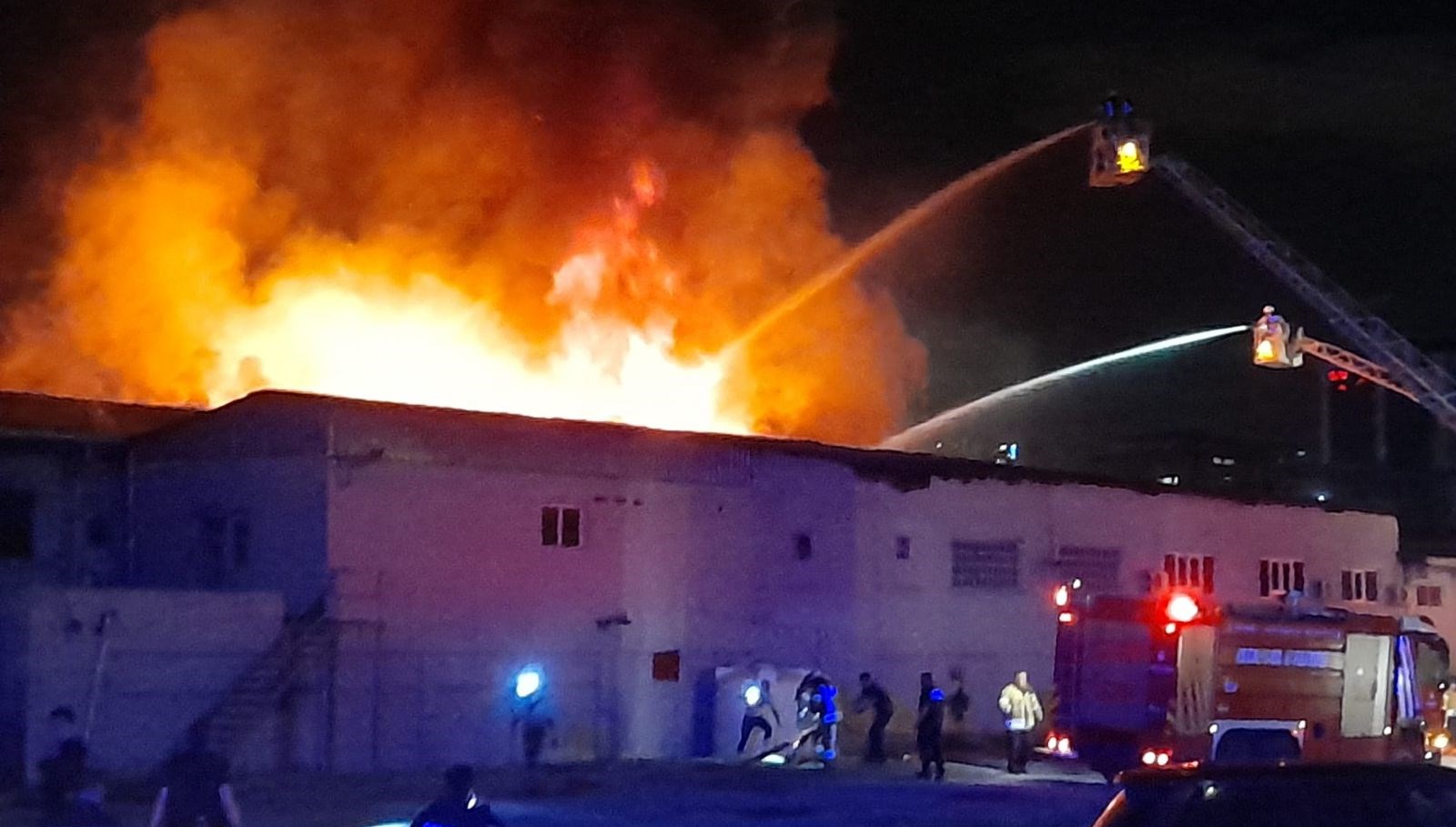Halkalı’da fabrika yangını