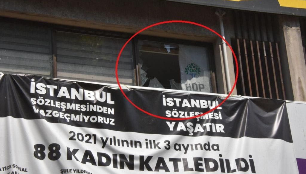 HDP İzmir vilayet binasında atak: 1 meyyit