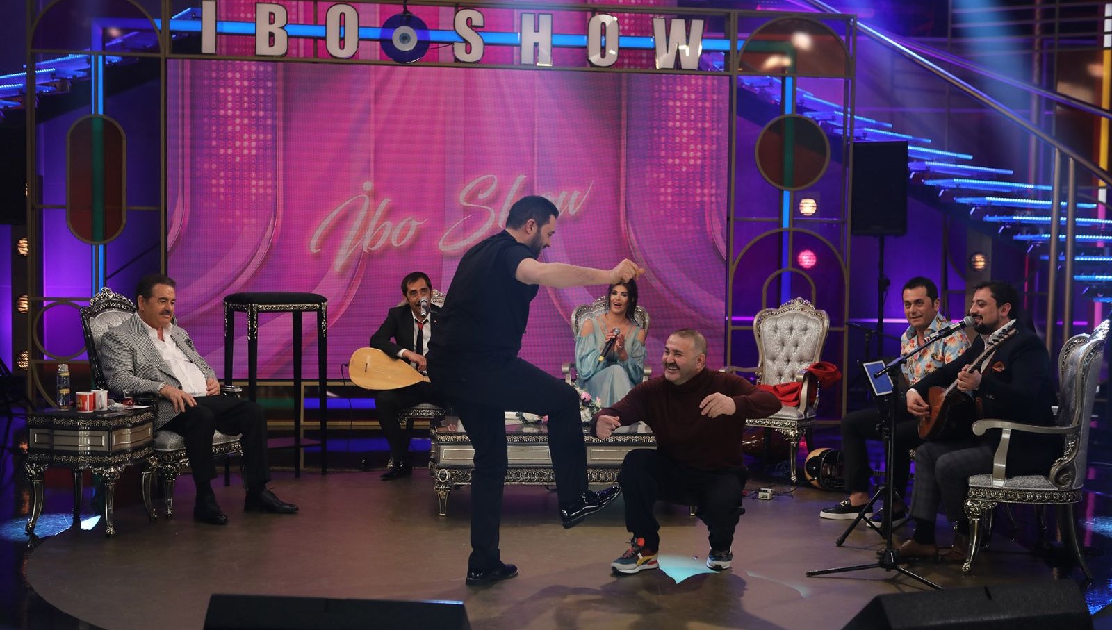 İbo Show dönem finaliyle ekran başına kilitledi