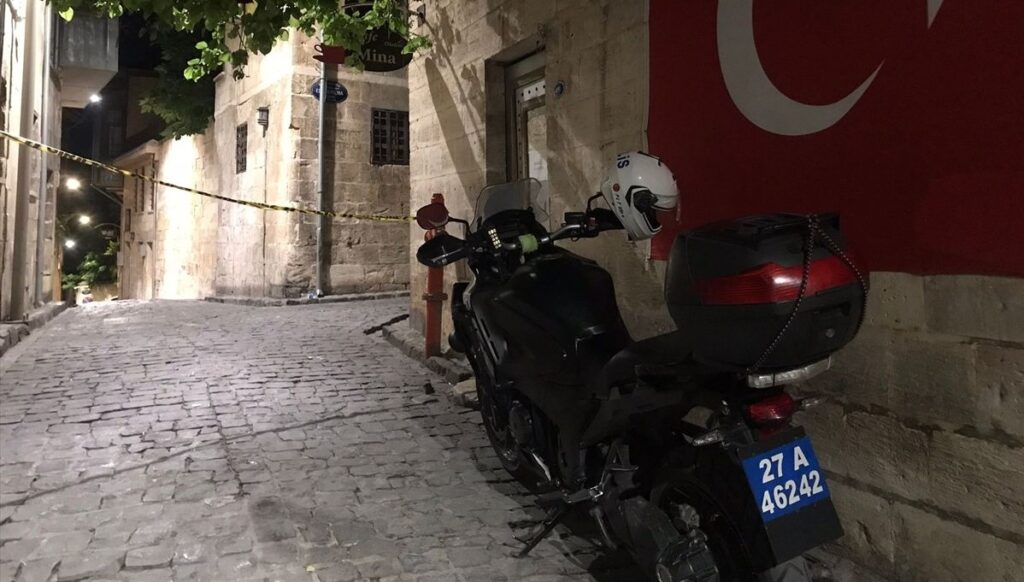 İnanç timlerinden kaçarken rastgele ateş açtılar: Biri polis 5 yaralı