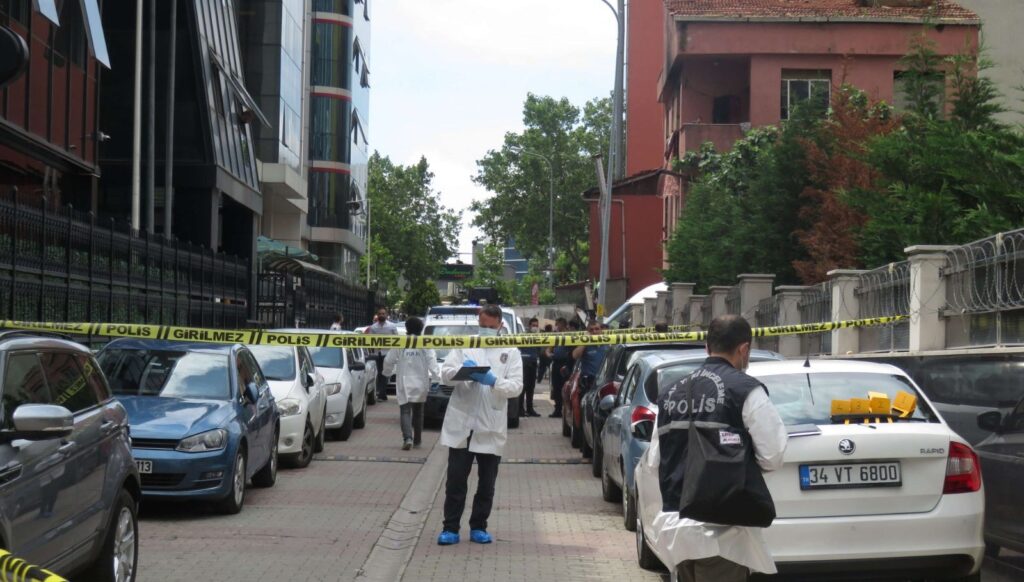 İstanbul’da gaspçı dehşeti: Holding çalışanı bayan hayatını kaybetti