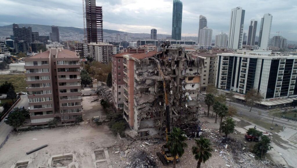 İzmir sarsıntısı soruşturmasında 3 kurum uzmanından eksper raporu