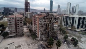 İzmir sarsıntısı soruşturmasında 3 kurum uzmanından eksper raporu
