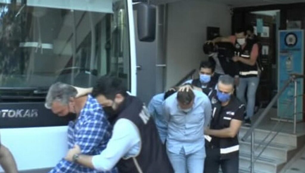 İzmir’de yasa dışı silah ticaretine 11 tutuklama