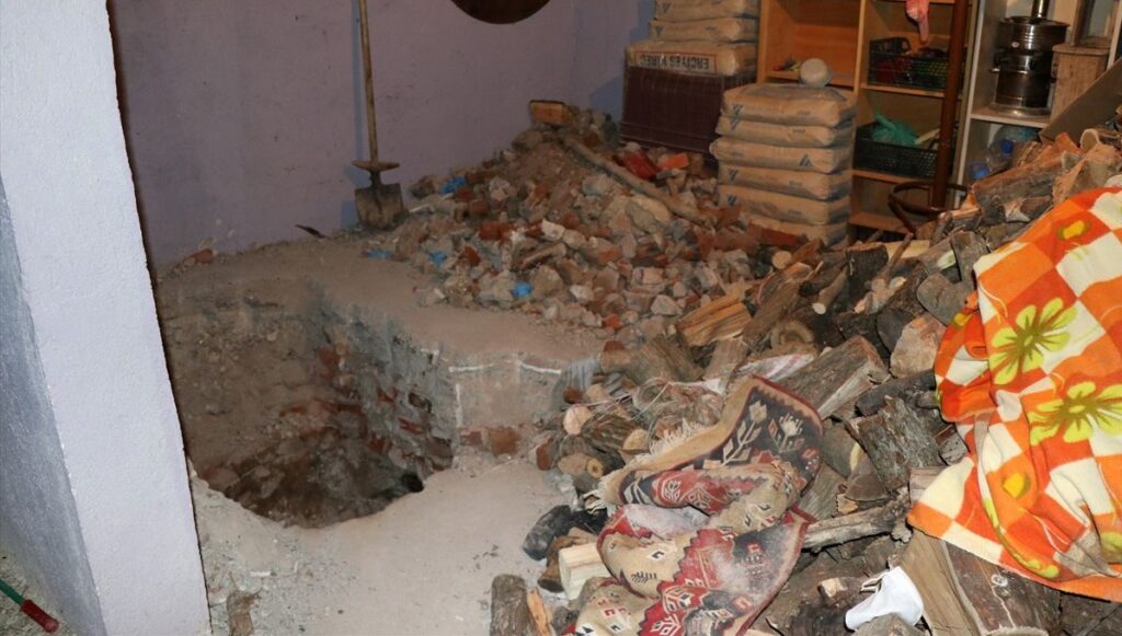 Kayseri’de kayıp iki kişinin cansız vücutları tandırda gömülü bulundu