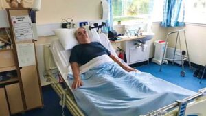 Kuşadası tatilinde yediği peynirden zehirlenen emekli İskoç mühendis felç oldu