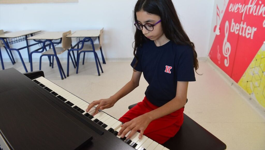 Şanlıurfa’da 11 yaşındaki Defne Ekmekçi’ye milletlerarası piyano yarışında birincilik