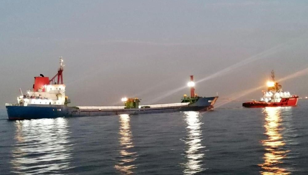 Sivriada açıklarında arızalanan gemi kurtarıldı