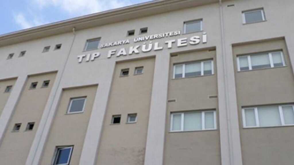 Tez: Sakarya Üniversitesi Tıp Fakültesi’nde hipokrat yemininden “Etnik köken, cinsiyet ve cinsel yönelim ayrımı yapmayacağım” kısmı çıkarıldı