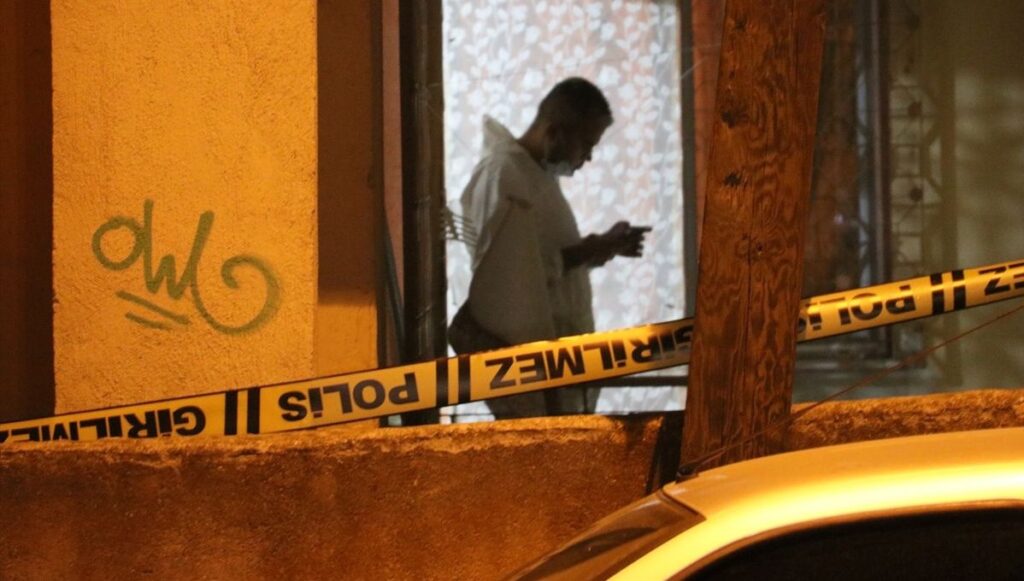 Vahim cinayet: Annesini öldürüp cesedini balkonda sakladı