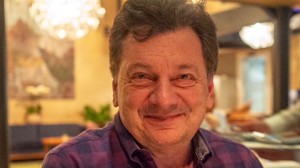 Vedat Milor: Kendi gençliğimize kıyasla şu anda gençliğin durumu çok daha makus; potansiyellerini geliştirebilecekleri ortamı ülkelerinde bulamıyorlar, çok üzücü