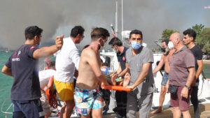 Bodrum’da alevler otelleri sardı; denizde can pazarı yaşandı