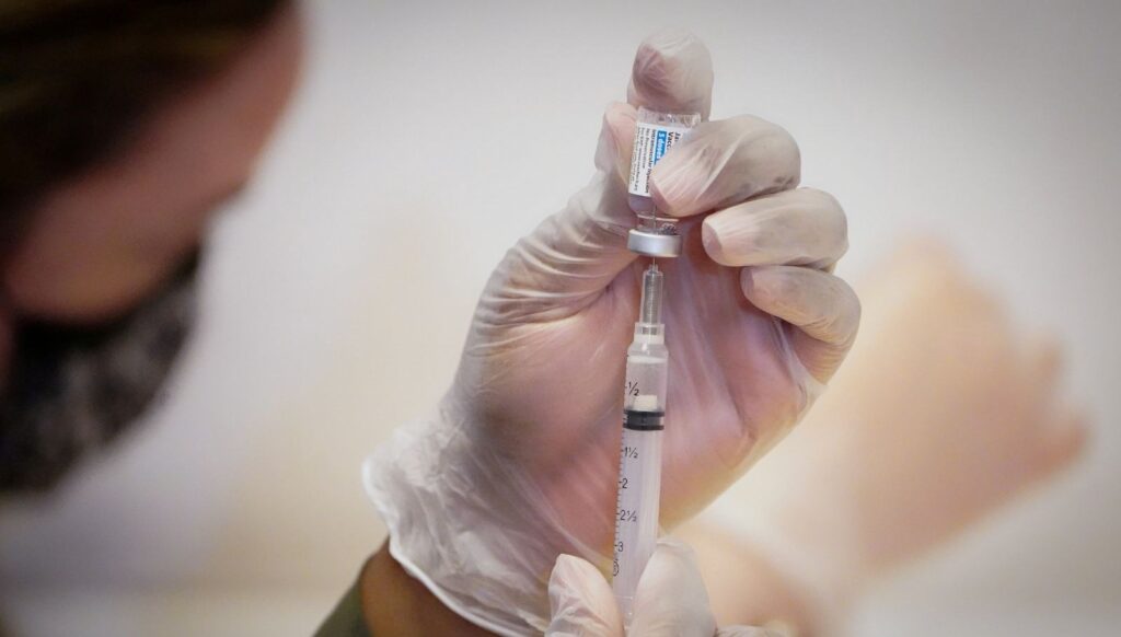 New York’ta 250 bin çalışana aşı ya da haftalık test zorunluluğu