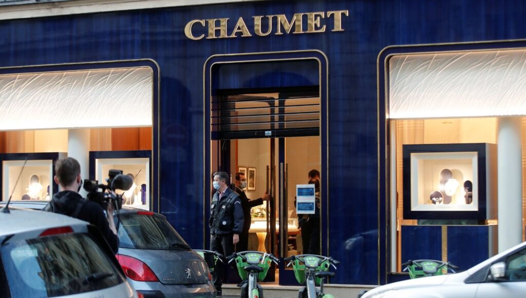 Paris’teki ünlü kuyumcu soyuldu: 2 milyon euroluk mücevher çalındı