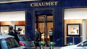 Paris’teki ünlü kuyumcu soyuldu: 2 milyon euroluk mücevher çalındı