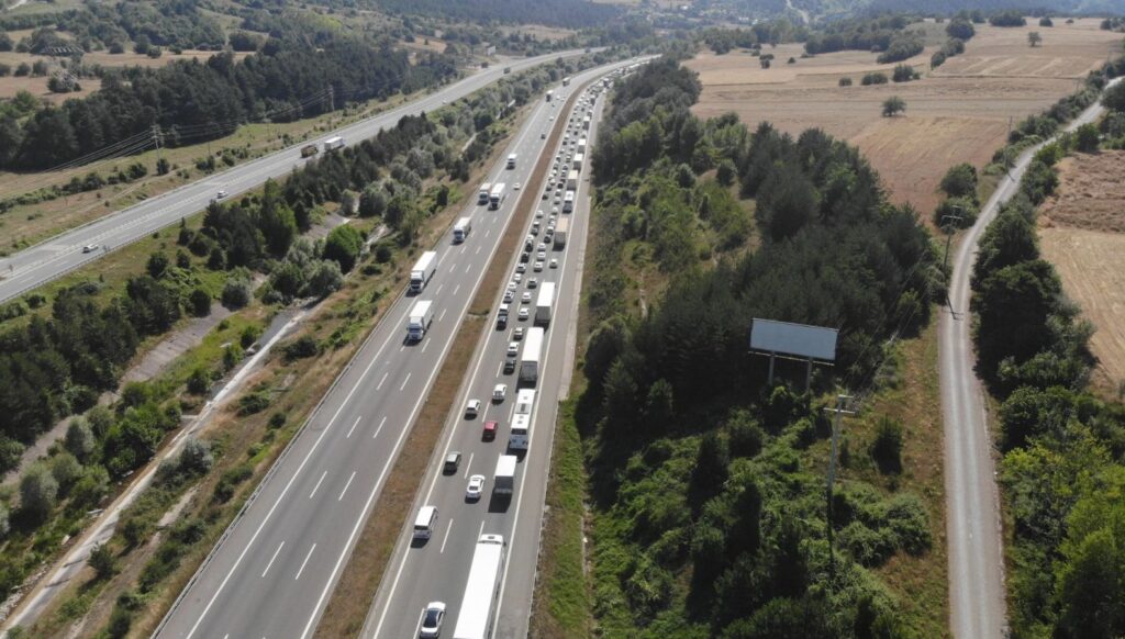 TEM’in İstanbul yönünde çalışma: 1 ay kapalı kalacak