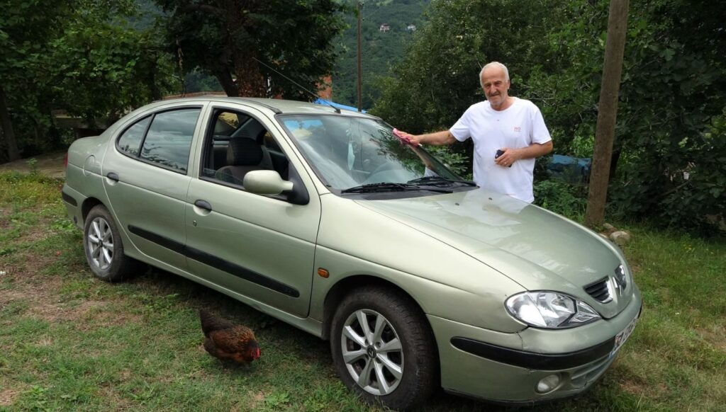 Trafik borcunu ödemek isterken tüm parasını dolandırıcılara kaptırdı