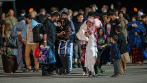 100 ülkeden ortak açıklama: Taliban, Afganların ülke dışına seyahat etmesine izin verecek