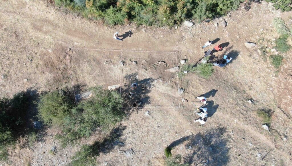 2 bin yıllık antik tiyatronun gün yüzüne çıkarılması için kazı çalışması başlatıldı