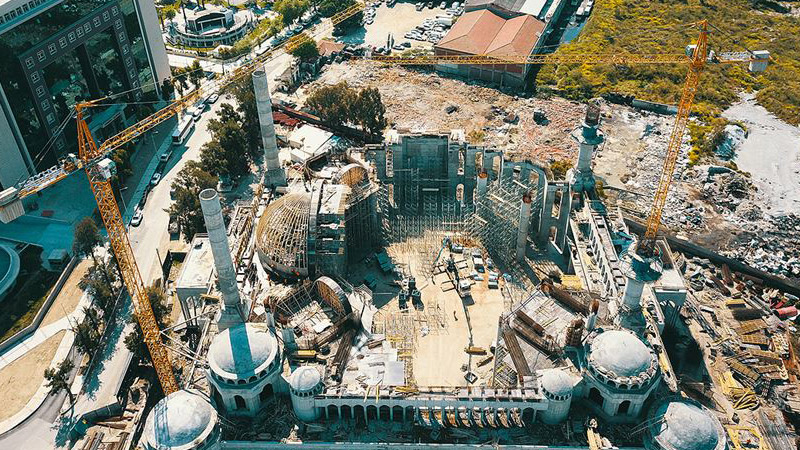 2019 yılında kaba inşaatı tamamlanan ‘Ege’nin en büyük camisinde’ inşaat yarım kaldı; CHP’li Sertel: Neden durdu, açıklasınlar