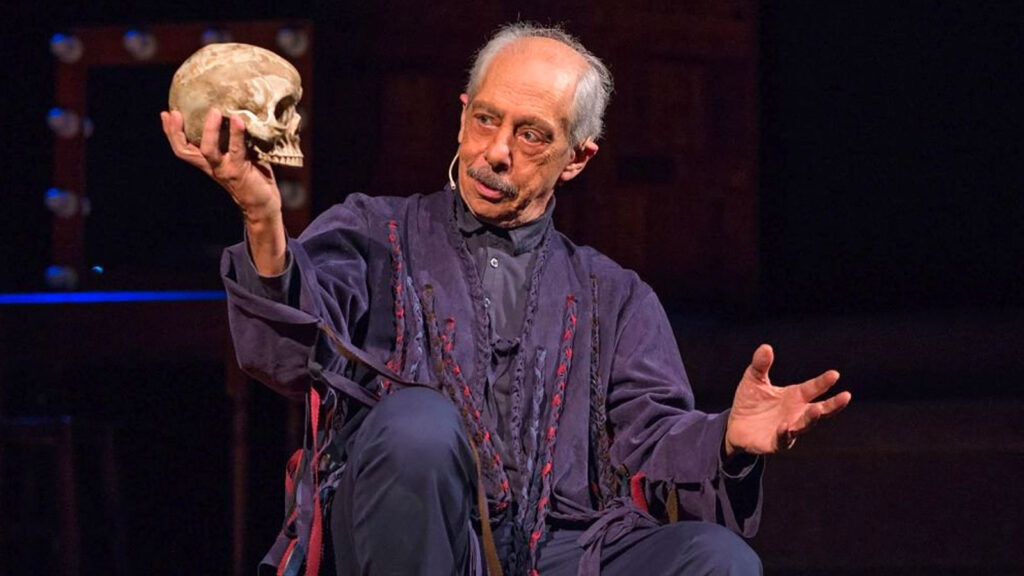 Açıkhava sahnesi arayan Genco Erkal:  Araştırdığımız kentlerde ya hiç sahne yok ya da belediye, kayyum, rektör sahneyi bize vermiyor