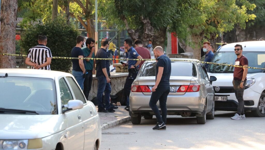 Afyonkarahisar’da bir polis memuru karısı, kayınvalidesi, kayınpederini öldürüp intihar etti