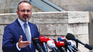 AKP’li Turan: Yanan ciğerlerimize odaklanmışken siyasi polemikler doğru değildi; üzgünüz, dertliyiz