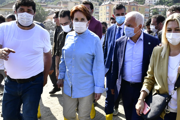 Akşener, sel bölgelerini ziyaret etti