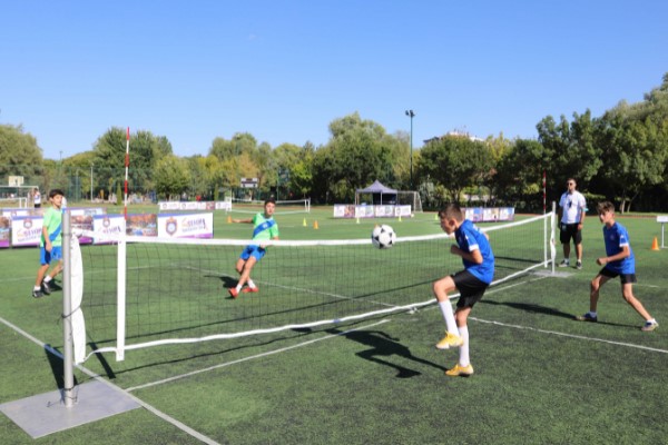 Ayak Tenisi Turnuvası başladı.