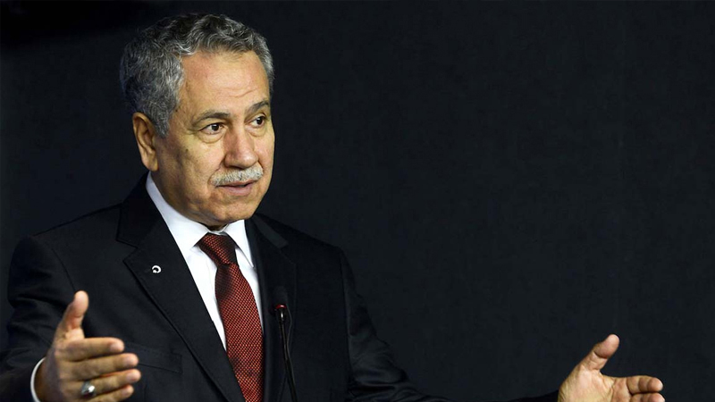 Bülent Arınç: Yetkililerin birbiriyle çelişen beyanları, uçak, envanter tartışmaları, afet ile mücadelenin iletişimi boyutunda zayıf kalındığını göstermektedir