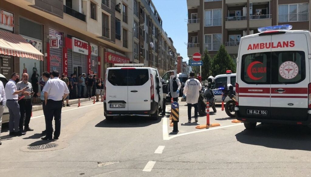 Bursa’da bir kişi eşini ve kızını öldürüp intihar etti