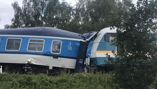 Çekya’da iki trenin çarpışması sonucu 2 kişi öldü, 50 kişi yaralandı