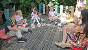 Doğal afetlerin çocuklar ve ergen bireyler üzerindeki olumsuz etkilerini azaltmak için neler yapmalıyız?